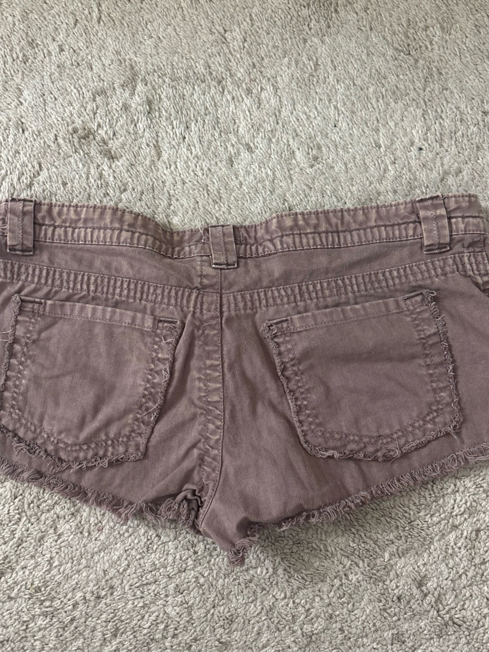 Kimchi Blue Mauve Frayed Pocket Jean Shorts - Picture 2 of 3